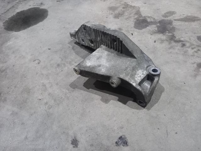 bontott RENAULT MASTER Motor Tartó Bak Jobb